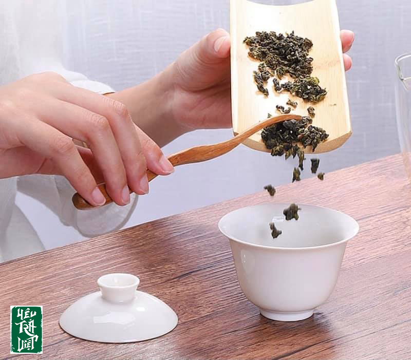 Chọn lượng trà phù hợp với ấm và số người uống