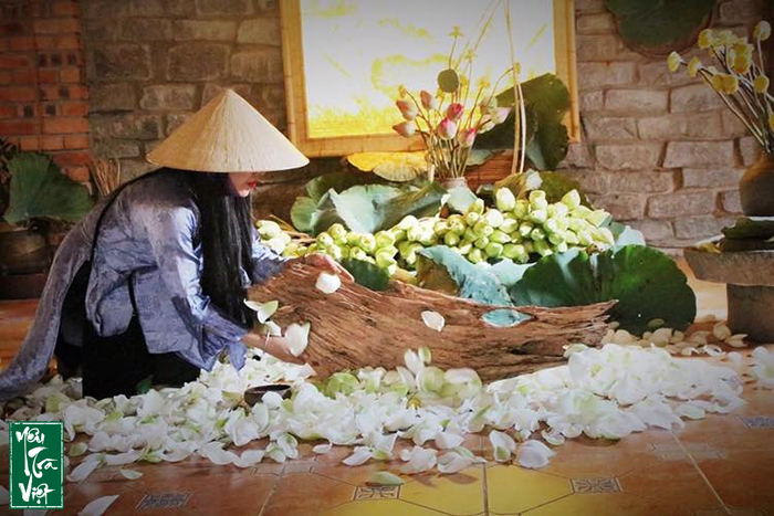 Di Nhiên Trà Thất góp phần bảo tồn nghề làm trà hoa truyền thống của người Việt.