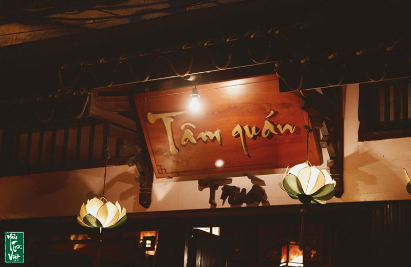 Văn hóa Phật giáo thể hiện rất rõ trong mọi bài trí của quán
