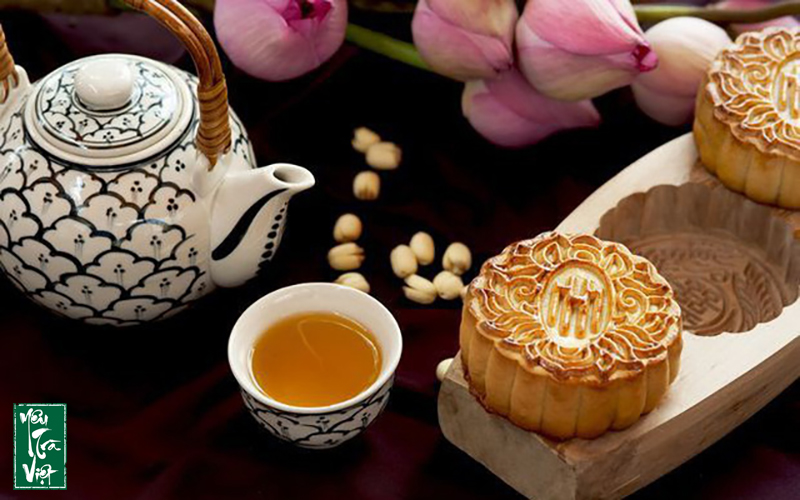 Bánh trung thu và trà được xem là sự kết hợp hoàn hảo