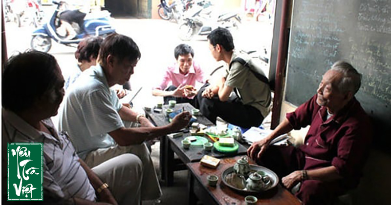 Đông đảo những người yêu trà thường xuyên đến đây uống trà 