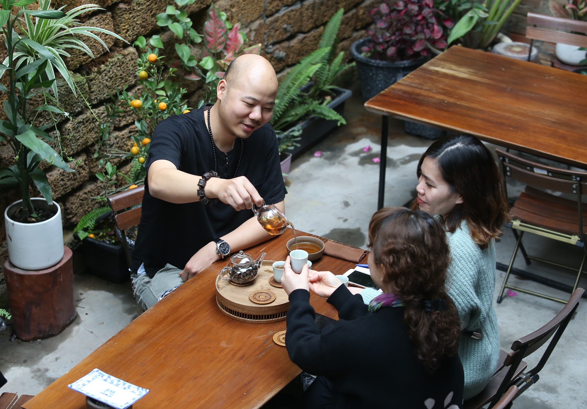 Anh Nguyễn Việt Hùng - chủ trà quán Hiền Minh tea
