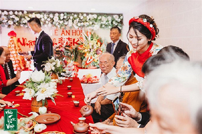 Lễ cưới trọng đại cả cuộc đời người cũng không thể thiếu những chén trà đơn sơ, mộc mạc