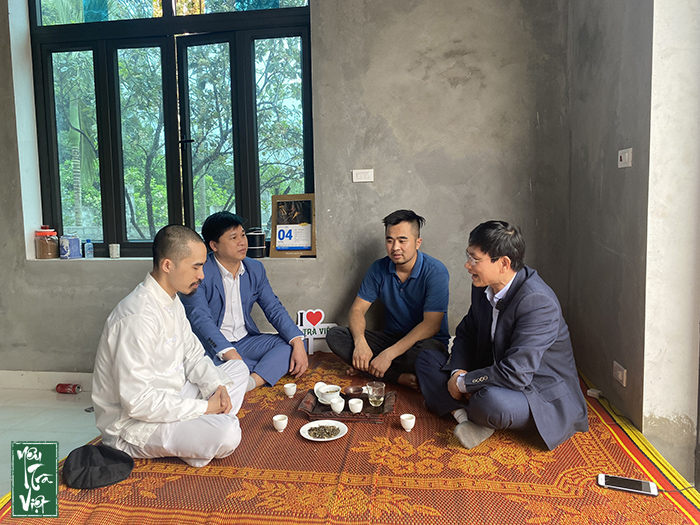 Khách đến chơi trà không thể thiếu những chén trà