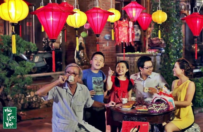 Những ngày lễ tết cả gia đình quây quần bên nhau và trò chuyện thưởng trà