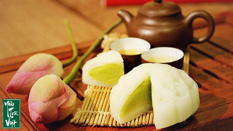 Trung thu là dịp đoàn tụ, cùng gia đình quây quần bên mâm cỗ