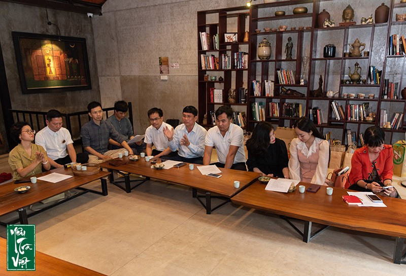 Ông Hoàng Vĩnh Long - Phó tổng Thư ký Hiệp Hội Chè Việt Nam đang chia sẻ các thông tin về chương trình 