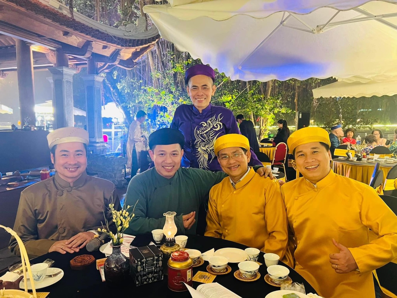 Tiec Tra Dem Trang 5