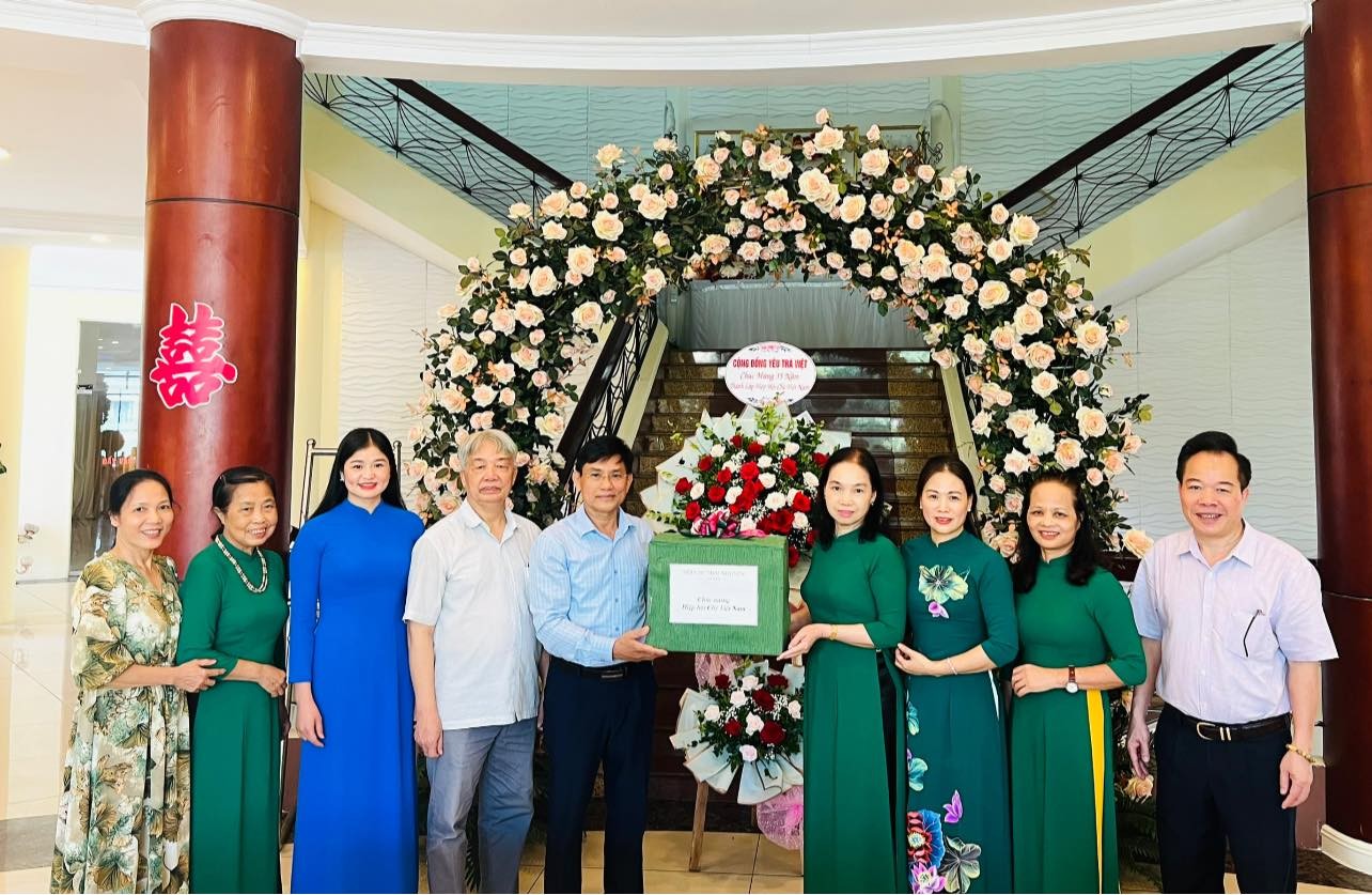 Yeu Tra Viet Chuc Mung 35 Nam Thanh Lap Hhc Viet Nam 2