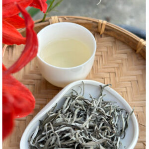 BẠCH TRÀ TÂY CÔN LĨNH (Hộp Tre 50g) – FINHO Trà