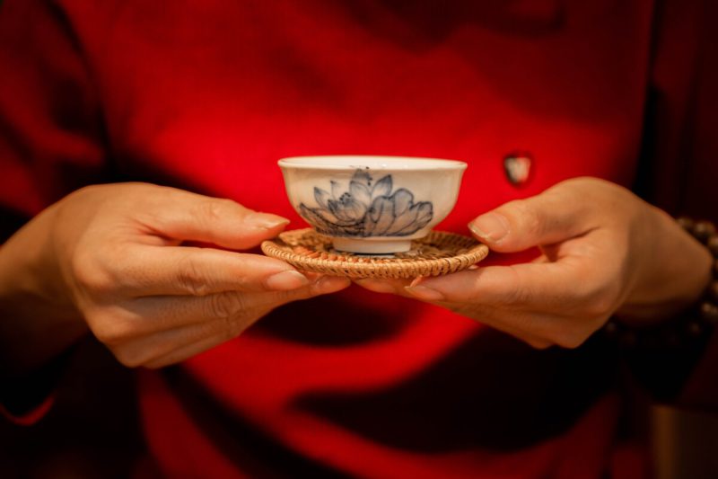 Chén Sứ Vẽ Tay Dáng Cao, Thấp
