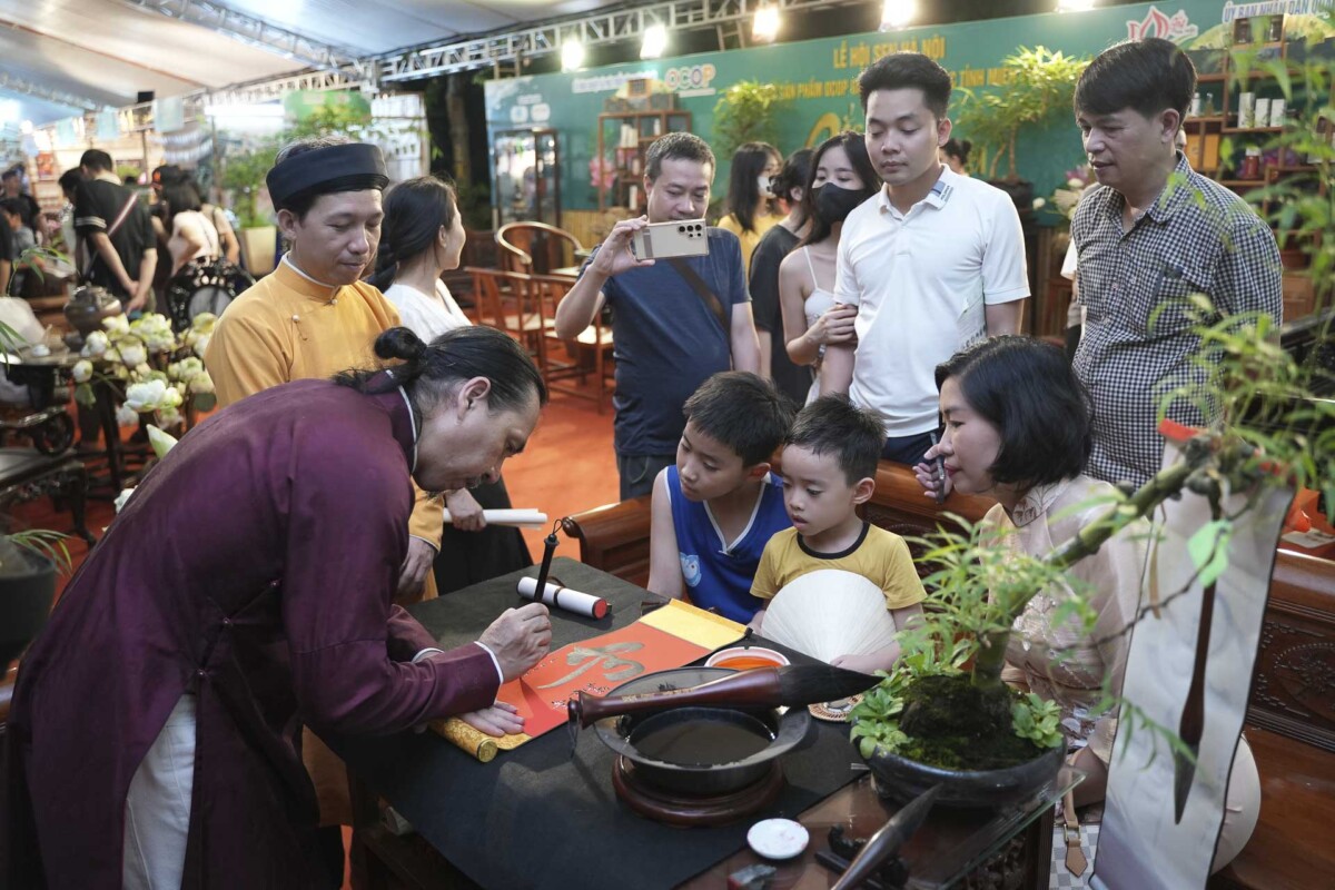 Hành trình lan tỏa Trà Việt tại lễ hội Sen Hà Nội 2024