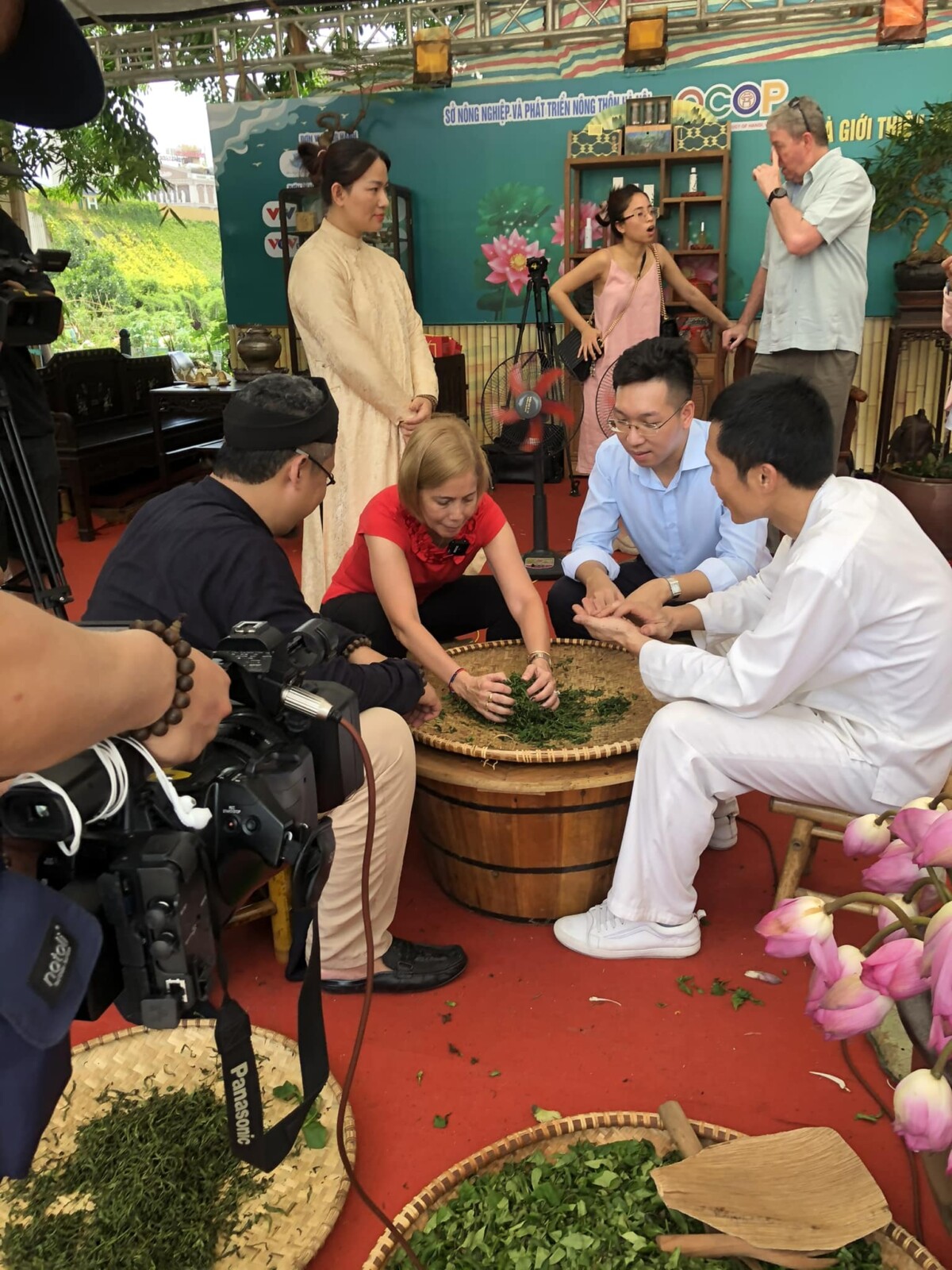 Hành trình lan tỏa Trà Việt tại lễ hội Sen Hà Nội 2024