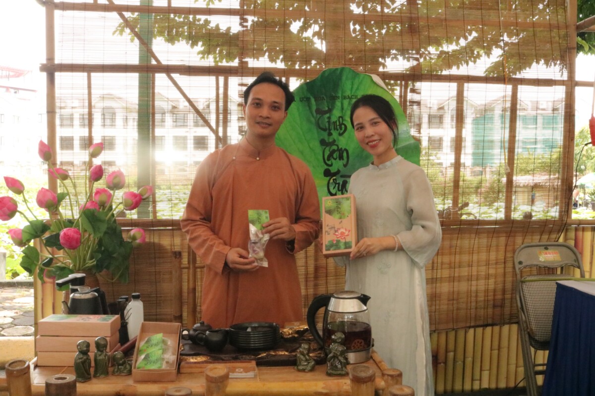 Yêu trà Việt đồng hành cùng Lễ hội Sen Hà Nội trong hoạt động Trà