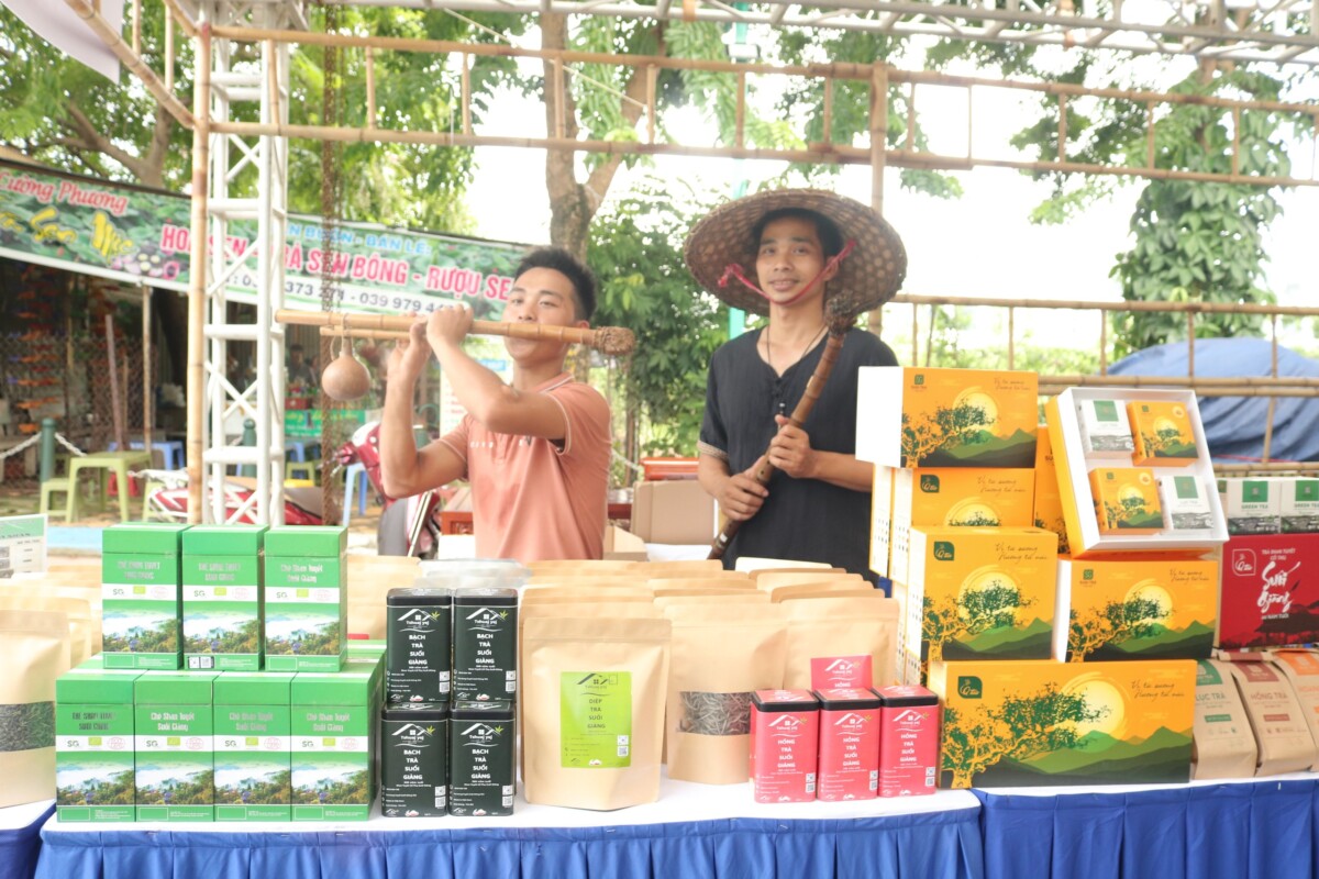 Yêu trà Việt đồng hành cùng Lễ hội Sen Hà Nội trong hoạt động Trà