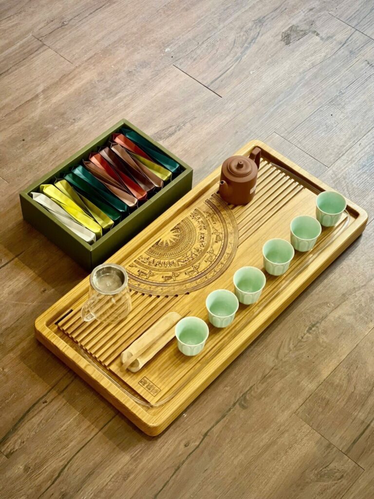 Bộ Bàn Trà Cơ Bản – Giải pháp hoàn hảo cho Gia đình trẻ tại Thành phố lớn