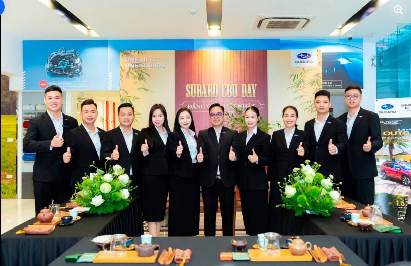 Đội ngũ Subaru Thăng Long tại sự kiện Subaru CBU Day - Đẳng Cấp Chất Nhật, không gian workshop trà Chạm Tinh Hoa Đậm Chất Riêng