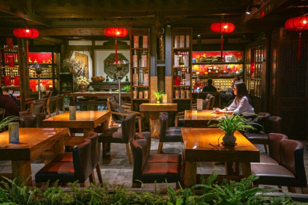 Quán trà đạo phong cách cổ điển, ánh sáng ấm áp