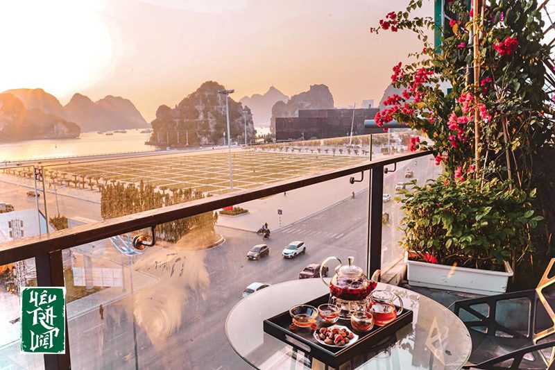 Phong cảnh hướng biển thơ mộng của quán 