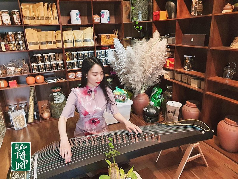 Thường trà kết hợp thưởng đàn tại Trà Thư