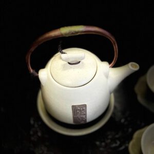 Ấm Kim Sa Cát khắc thư pháp – Nghệ sĩ thư pháp Hoa Nghiêm