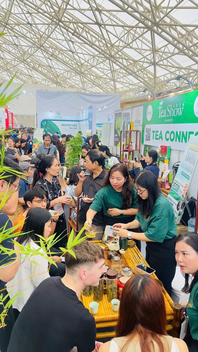 Mời trà khách tham quan tại không gian Tea Connect