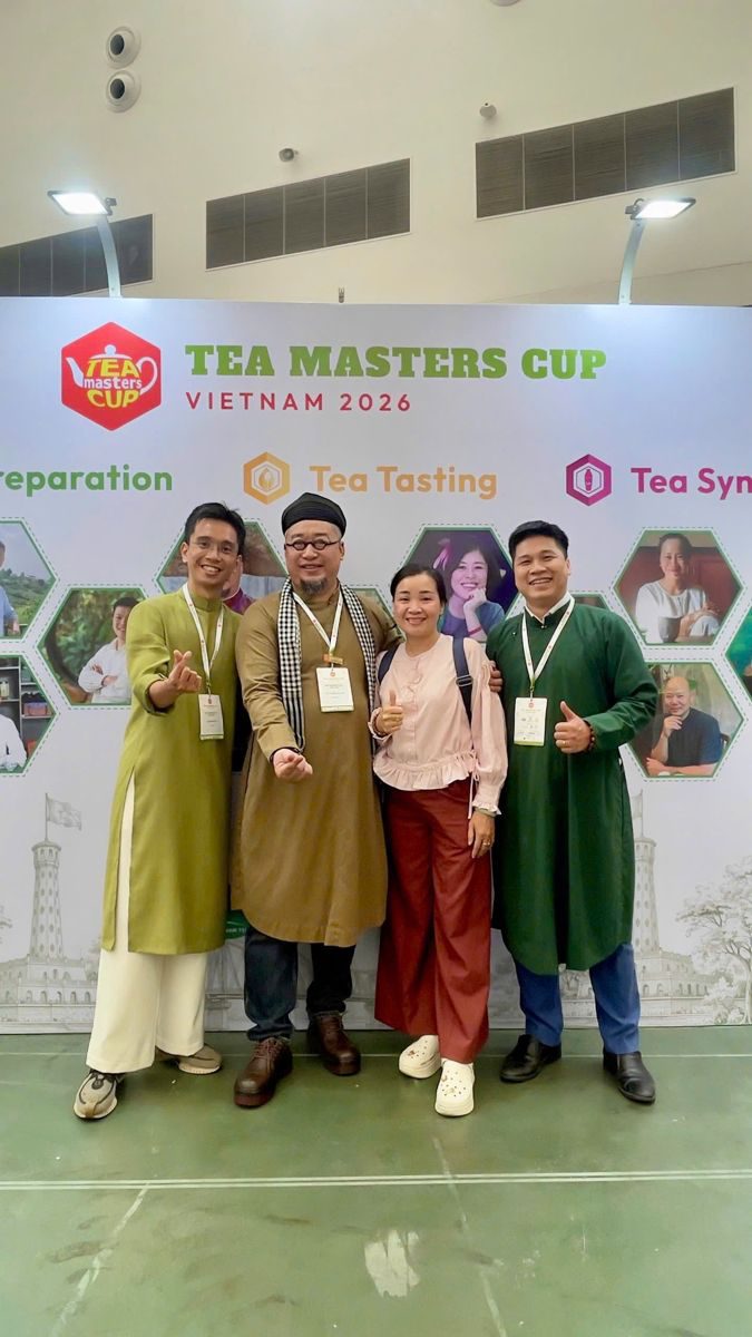 Ông Kiều Phúc Quý cùng thí sinh Nguyễn Sơn Lộc tại Tea Masters Cup 2026