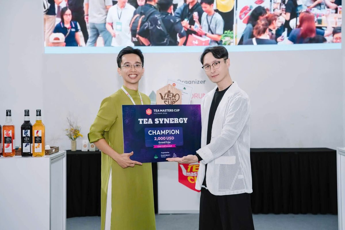 Trao giải vô địch Tea Synergy cho Nguyễn Sơn Lộc tại Tea Masters Cup 2026
